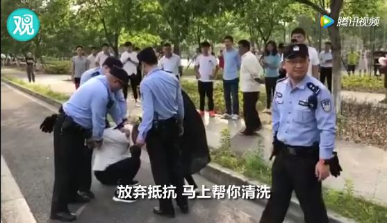 交警室内打人事件曝光，引发社会关注与深刻反思