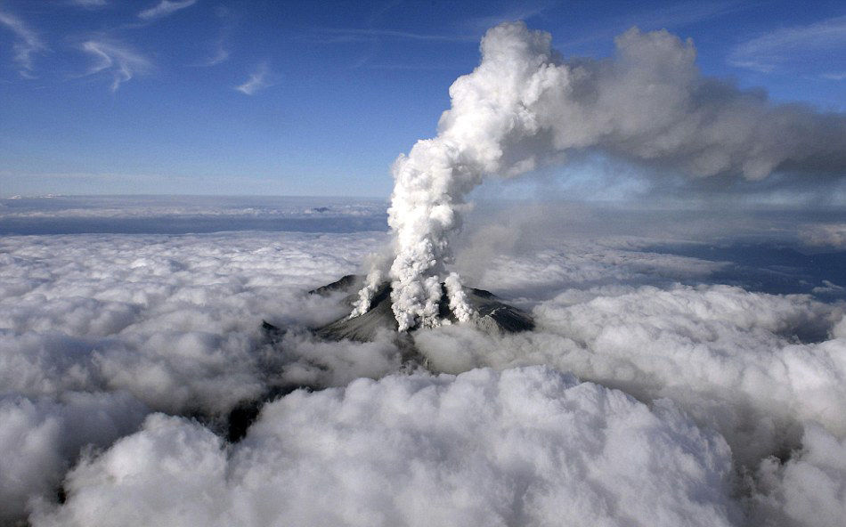 日本火山喷发最新动态，影响及应对策略