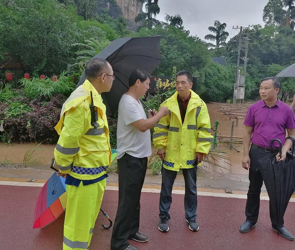 小楼夜听雨